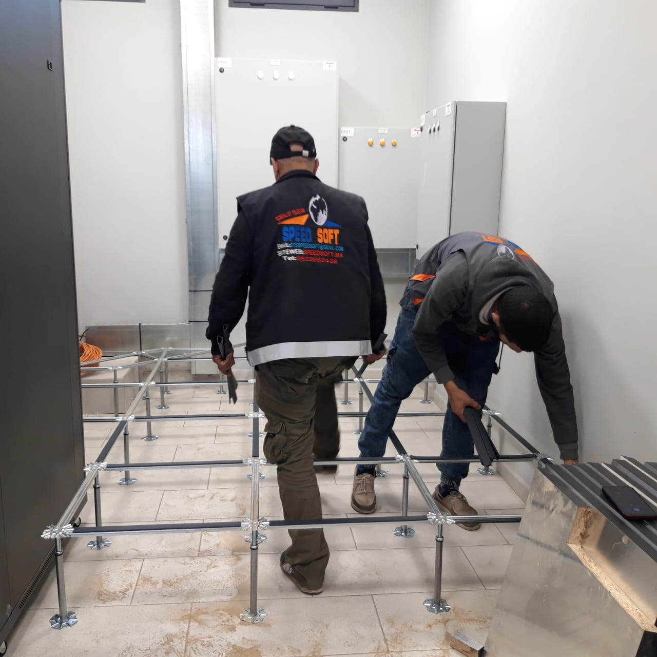 Faux plancher technique en environnement réseau